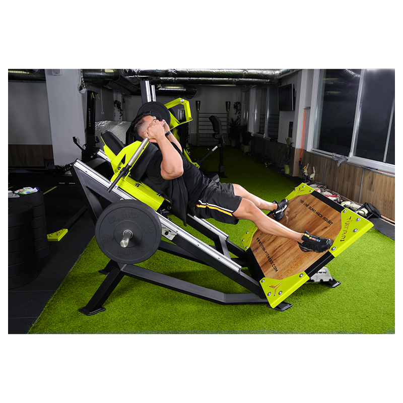 TITAN THD SUMO HACK SQUAT